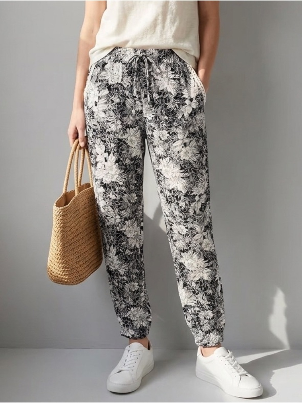 ⭐️ 5 for 20$! ⭐️ Carisma Floral  Lounge Pants with Crochet Detail